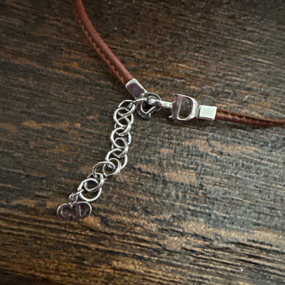 Christian Dior Vintage Bow Choker Necklace Logo CD Charm Brown Leather - Picture 3 of 4